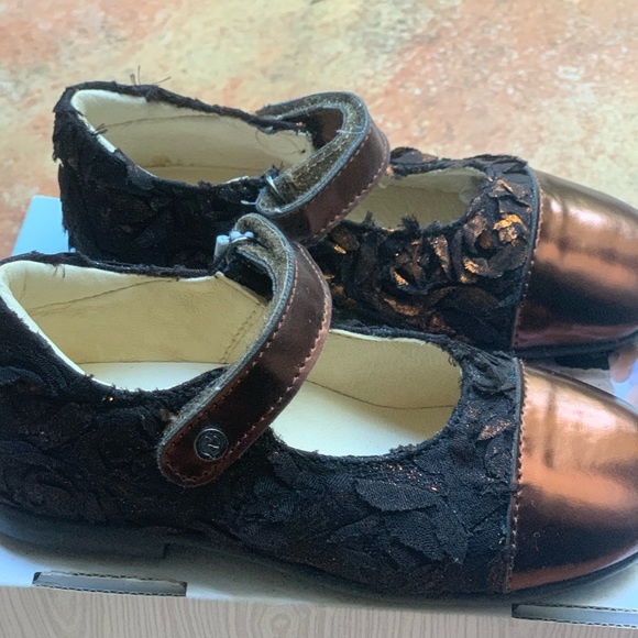 Maturing Toddler Girl Mary Jane Shoes 9-9.5 New - Picture 2 of 4